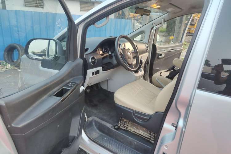 Used JAC M3 2019 PLUS IKEA Edition 1.8L Luxury 9-Seater Driver Seat