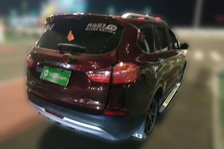 Used SWM X7 2016 1.8L Manual Luxury Edition 7 Seats