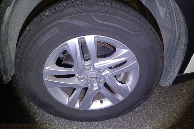 Used GAC Trumpchi GS7 2017 280T Two-Wheel Drive Luxury Model Right Front Wheel Hub