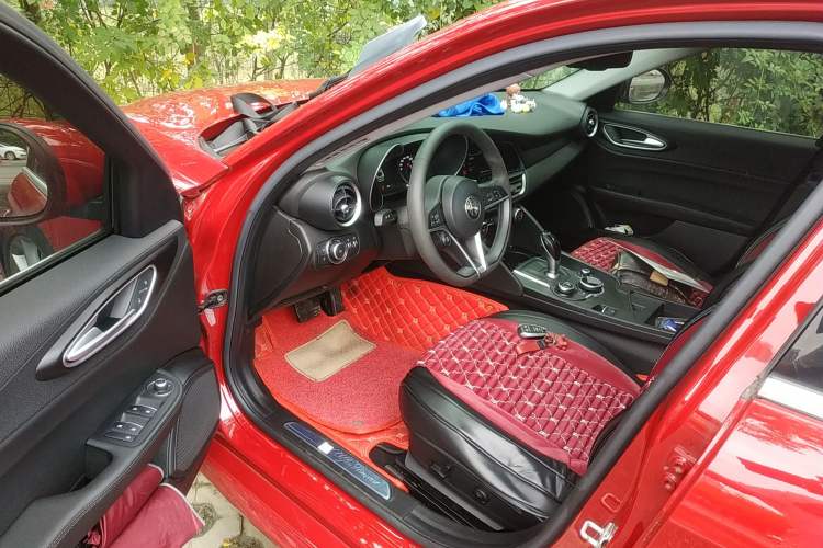 Used Alfa Romeo Giulia 2017 2.0T 200HP Luxury Edition
