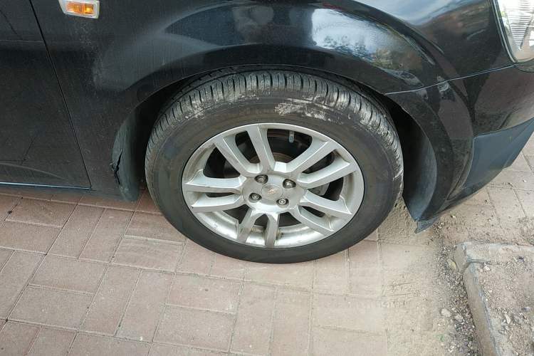 Used Chevrolet Aveo Sonic 2011 Sedan 1.6L Automatic SX