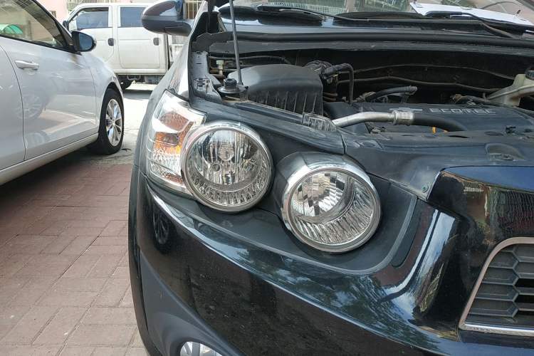 Used Chevrolet Aveo Sonic 2011 Sedan 1.6L Automatic SX