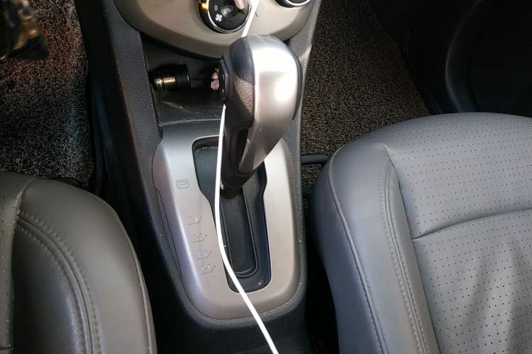 Used Chevrolet Aveo Sonic 2011 Sedan 1.6L Automatic SX