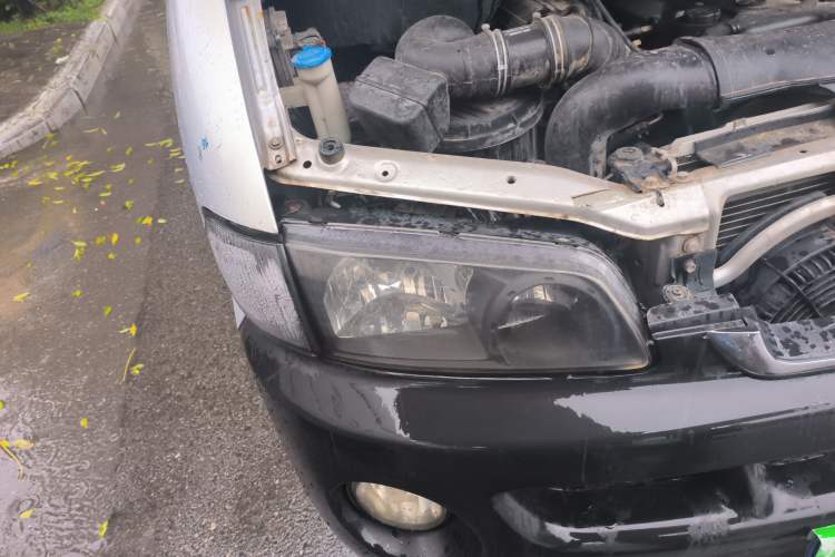 Used JAC Refine 2011 2.0L Shuttle Gasoline Comfort Edition HFC4GA3
