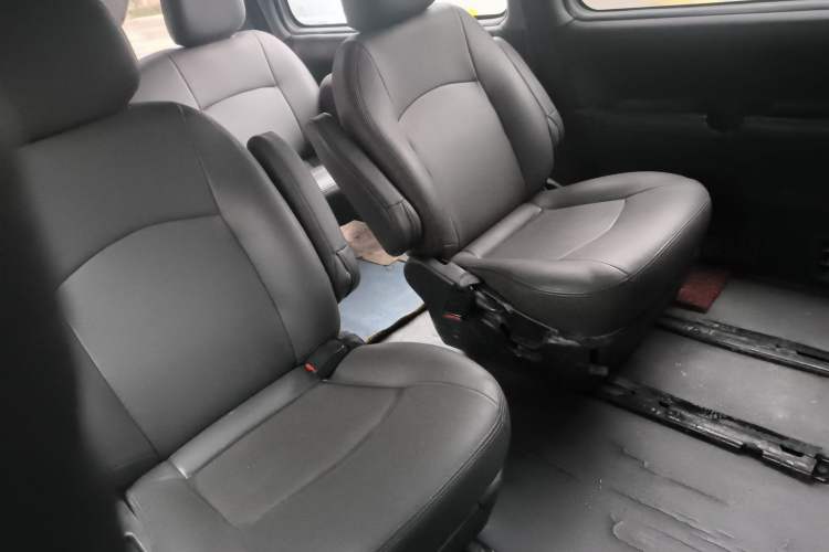 Used JAC Refine 2011 2.0L Shuttle Gasoline Comfort Edition HFC4GA3
