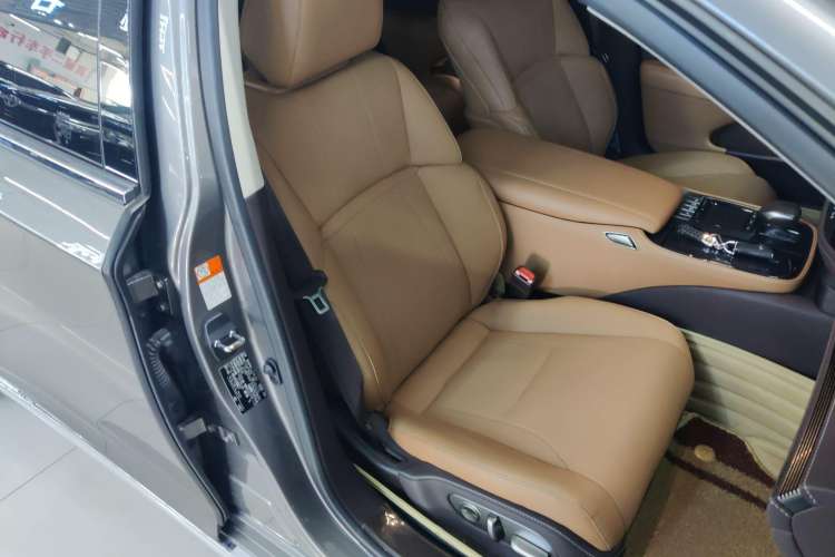 Used Lexus LS 2020 500h Excellence Edition China VI standard
