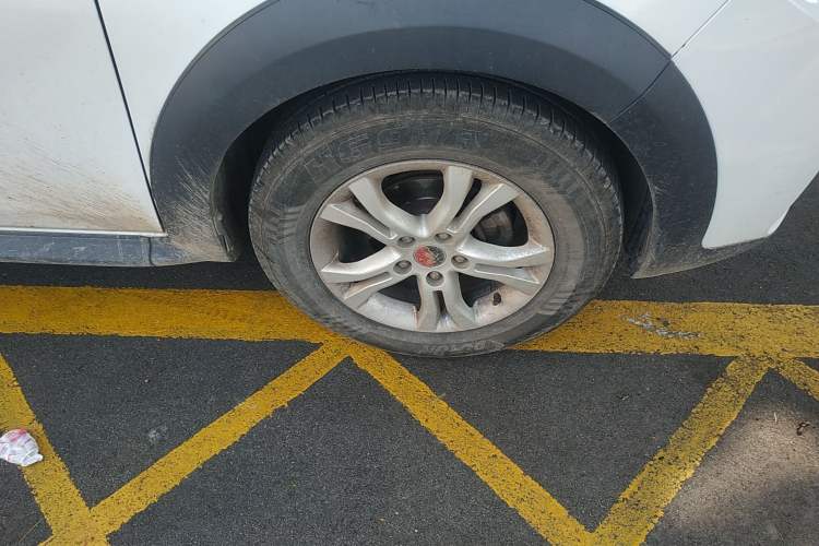 Used FORTHING Joyear XV 2015 1.6L CVT Luxury Model