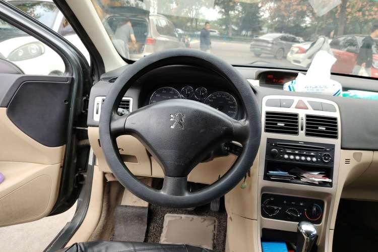 Used Peugeot 307 2007 Revised Version 2.0L Automatic Comfort Edition Steering Wheel