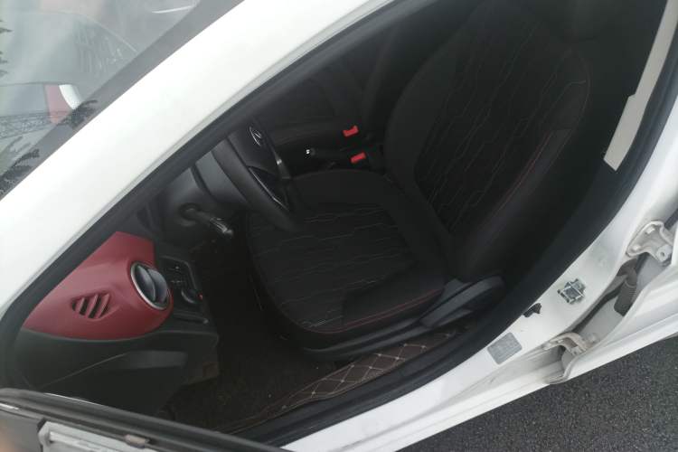 Used Changan Benni EV 2017 Pure Electric 180 km Fashion Model
