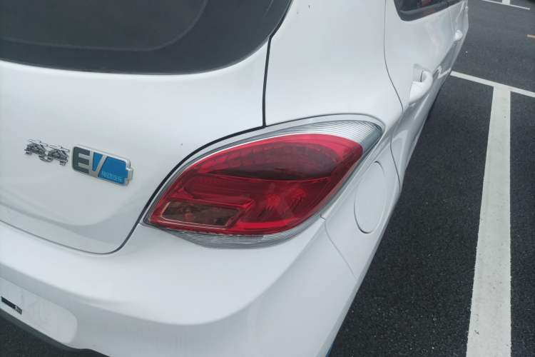 Used Changan Benni EV 2017 Pure Electric 180 km Fashion Model
