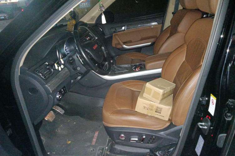 Used Haval H8 2015 2.0T Two-Wheel-Drive Luxury Version
