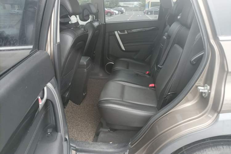 Used Chevrolet Captiva 2015 2.4L 4x4 Flagship Edition 7-Seater