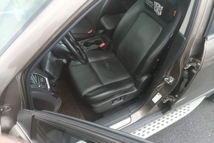 Used Chevrolet Captiva 2015 2.4L 4x4 Flagship Edition 7-Seater