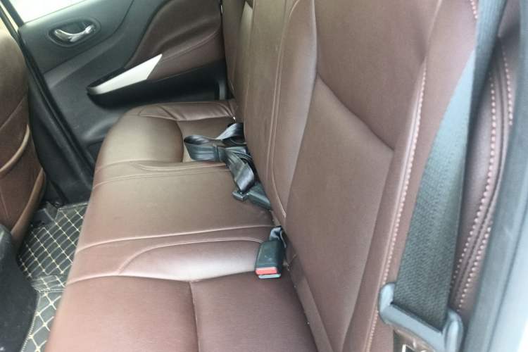 Used Nissan Navara 2017 2.5L Automatic 2WD Luxury Edition QR25