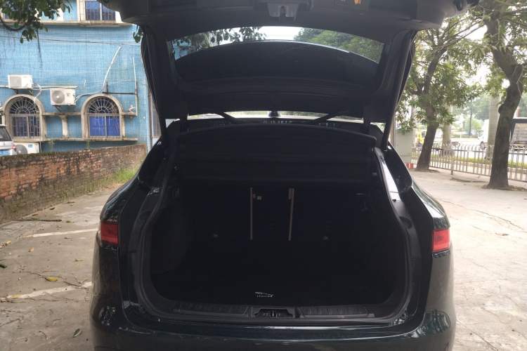 Used Jaguar F-PACE 2016 2.0T Two-Wheel Drive Urban Luxury Edition
