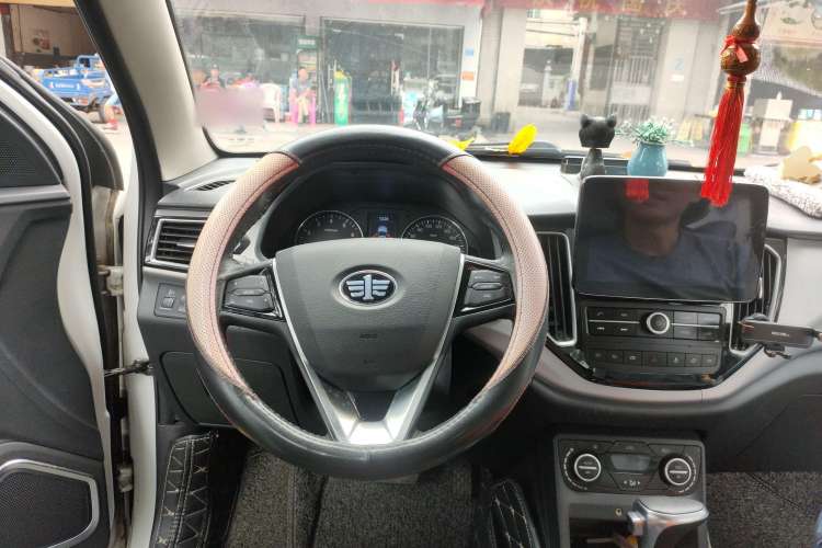 Used FAW Senya R7 2017 1.6L Automatic Smart Version
