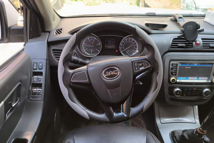 Used JAC T6 2015 2.8T Diesel New-Edge Long-Wheelbase HFC4DA1-2C
