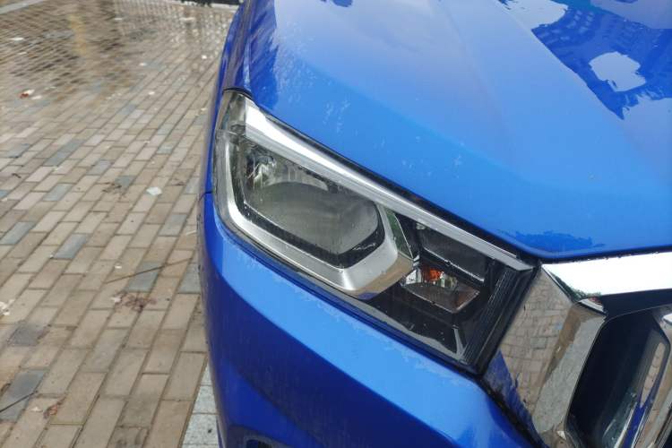 Used SAIC MAXUS T60 2017 2.0T Gasoline Automatic Two-Wheel Drive High-Ride Elite Standard Cabin
