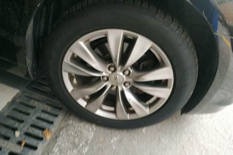 Used Infiniti M Series 2011 M25 Comfort Model