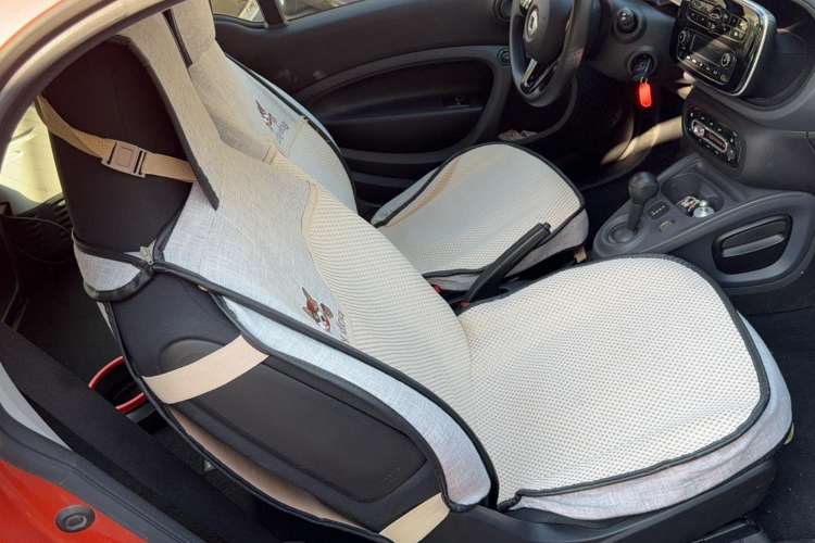 Used smart fortwo 2015 1.0L 52 kW hardtop Dynamic version
