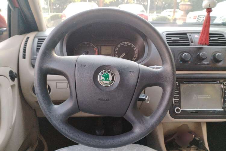 Used Skoda Fabia 2011 1.4L Manual Crystal Edition
