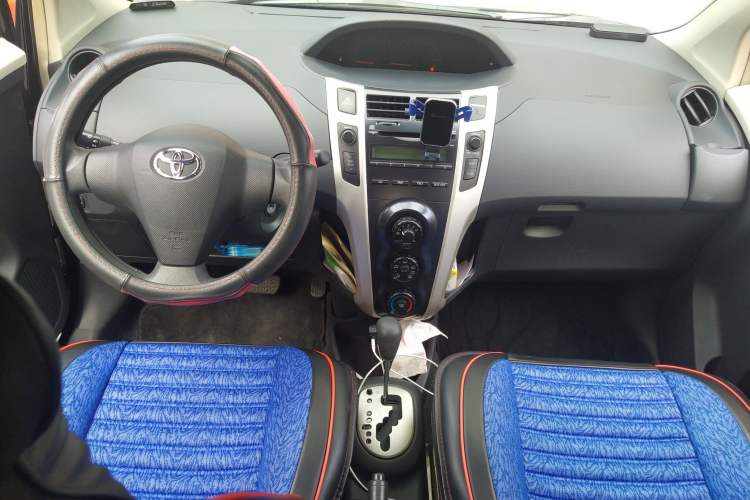 Used Toyota Yaris 2011 1.6E Automatic Charm Edition Center Console