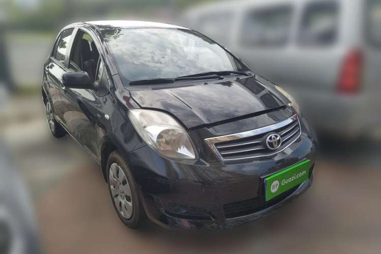 Used Toyota Yaris 2011 1.6E Automatic Charm Edition Front Right 45 Deg
