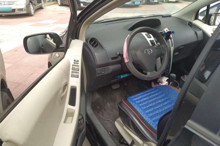 Used Toyota Yaris 2011 1.6E Automatic Charm Edition Driver Seat