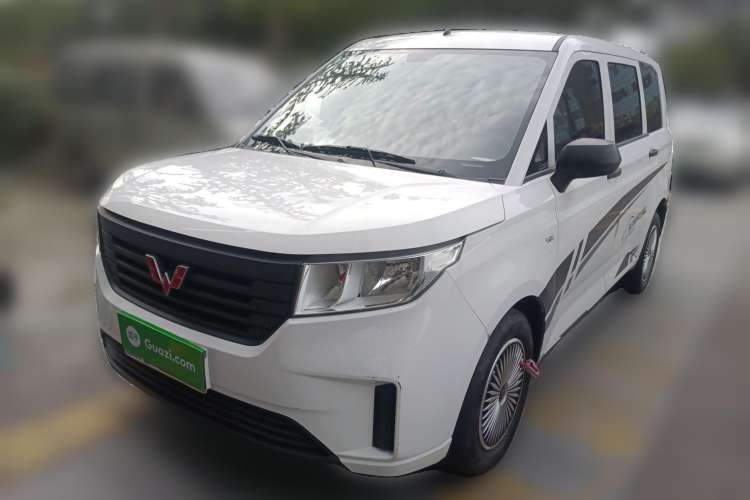 Used Wuling Hongguang PLUS 2019 1.5T Manual Standard Edition 5 Seats