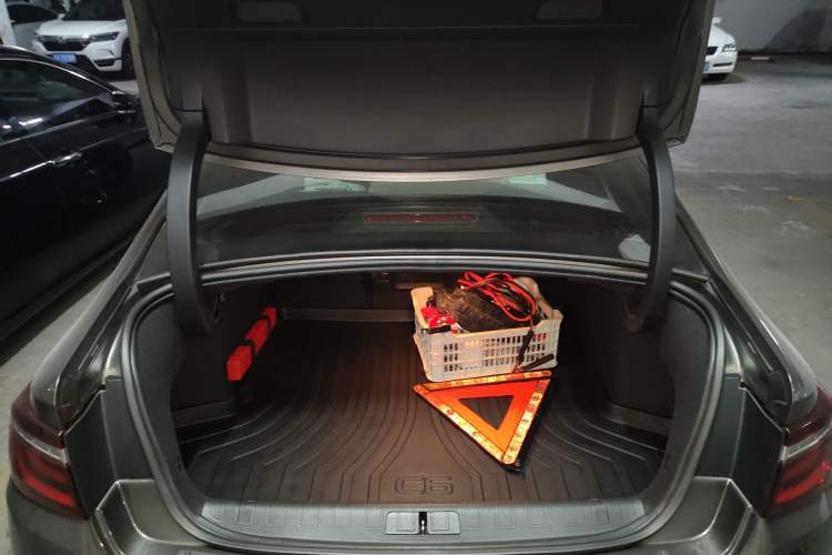 Used Citroen C6 2017 380THP Prestige Model Trunk