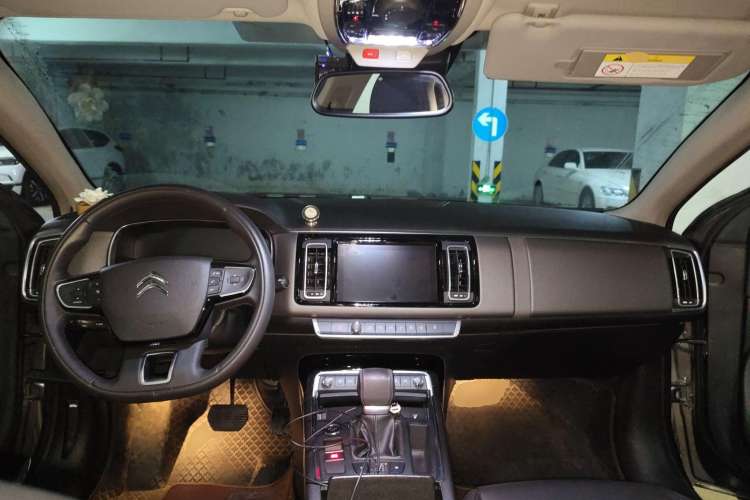 Used Citroen C6 2017 380THP Prestige Model Center Console