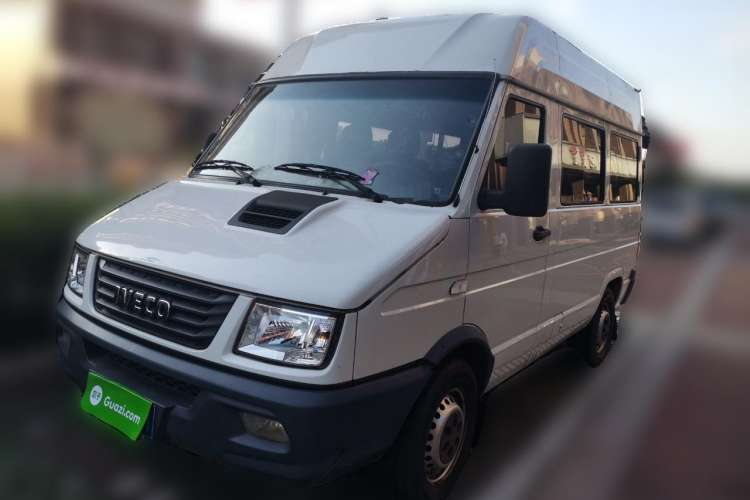 Used Iveco Daily 2017 2.5T A35 Passenger Van 5-7 Seats Model 47Z5