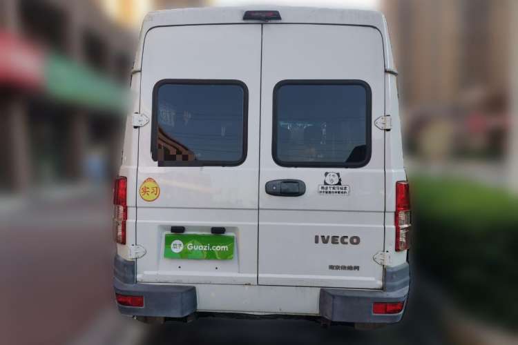 Used Iveco Daily 2017 2.5T A35 Passenger Van 5-7 Seats Model 47Z5

