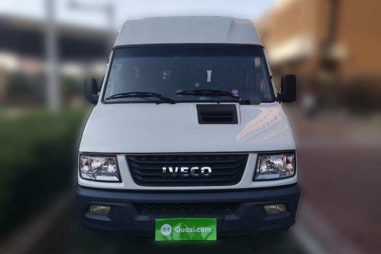 Used Iveco Daily 2017 2.5T A35 Passenger Van 5-7 Seats Model 47Z5
