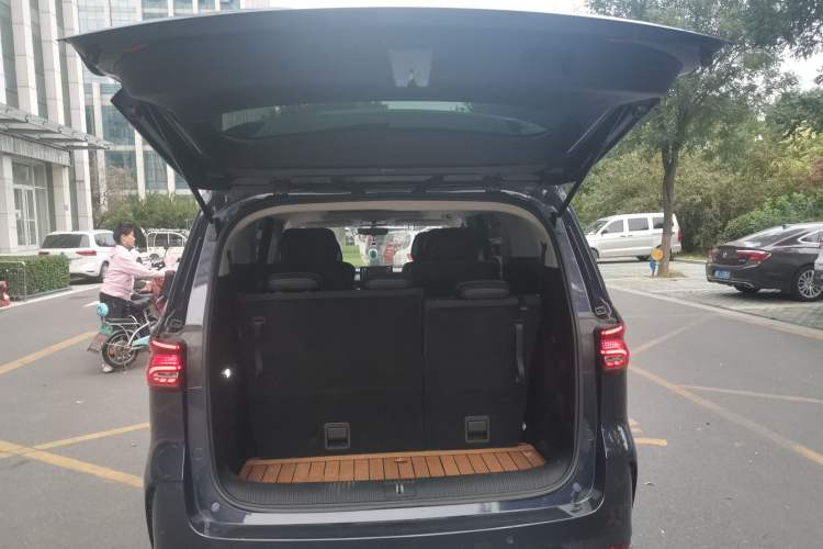 Used Roewe iMAX8 2022 400TGI Flagship Edition
