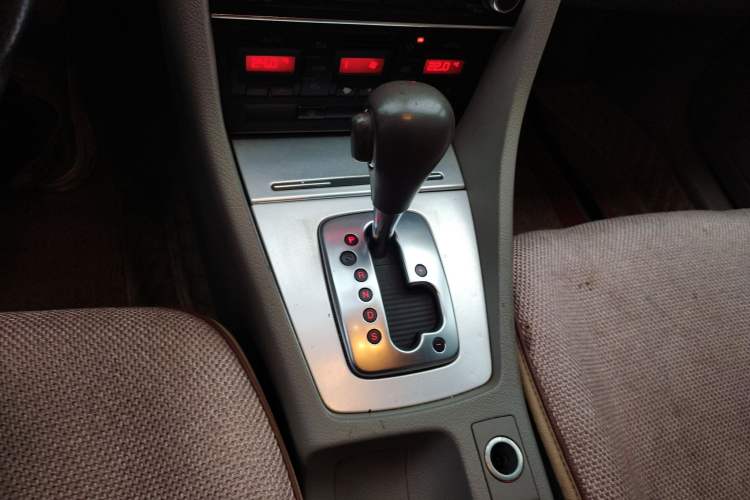 Used Audi A4 2008 1.8T automatic comfort version
