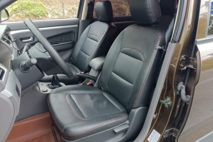 Used Dongfeng Fengon 360 2015 1.5L Manual Comfort 7-Seater China IV Standard
