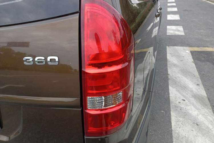 Used Dongfeng Fengon 360 2015 1.5L Manual Comfort 7-Seater China IV Standard
