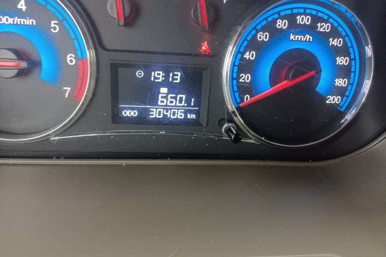 Used Dongfeng Fengon 360 2015 1.5L Manual Comfort 7-Seater China IV Standard
