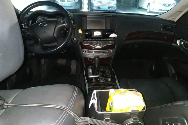 Used Infiniti M Series 2011 M25 Comfort Model