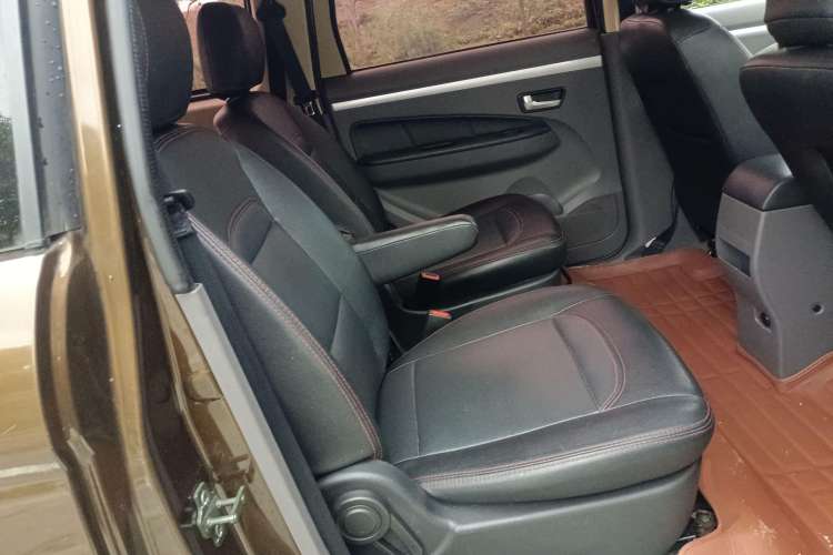 Used Dongfeng Fengon 360 2015 1.5L Manual Comfort 7-Seater China IV Standard
