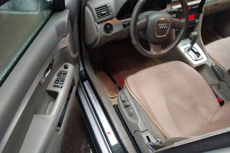 Used Audi A4 2008 1.8T automatic comfort version
