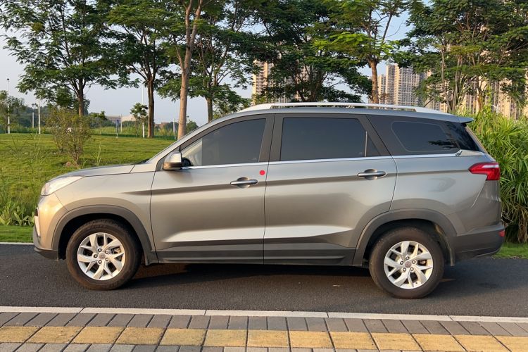 Used Wuling Hongguang S3 2019 1.5L Manual Luxury Model China VI Standard
