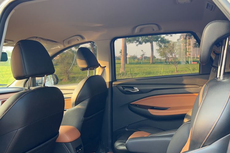 Used Wuling Hongguang S3 2019 1.5L Manual Luxury Model China VI Standard
