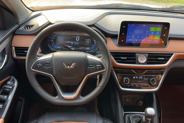 Used Wuling Hongguang S3 2019 1.5L Manual Luxury Model China VI Standard
