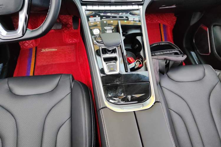 Used Changan CS85 COUPE 2019 1.5T DCT Luxury Version China VI Standard
