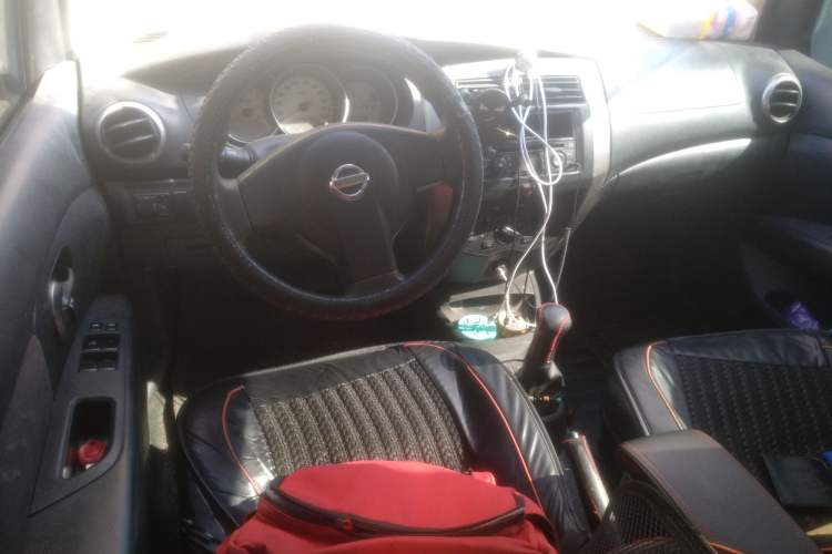 Used Nissan Livina 2010 Jingyue Edition 1.6L Manual All-Around Model
