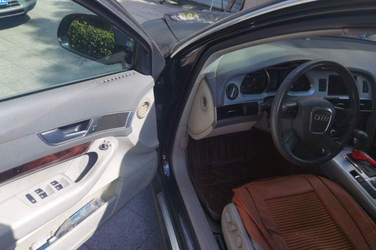 Used Audi A6L 2009 2.0 TFSI automatic standard version
