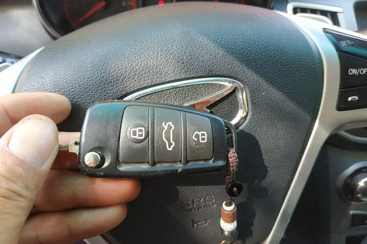 Used Cowin C3R 2015 1.5L AMT Gold Diamond Edition