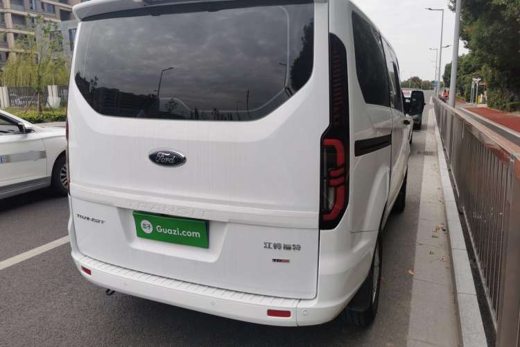 Used Ford Transit 2023 2.0T Diesel Manual Multifunction Commercial Vehicle Short Wheelbase Low Roof 5/6 Seats
